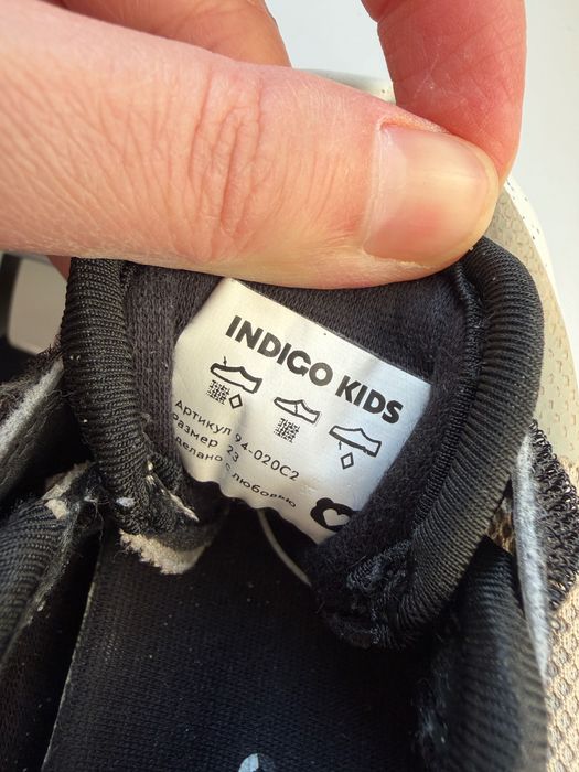 Продам детские кроссовки