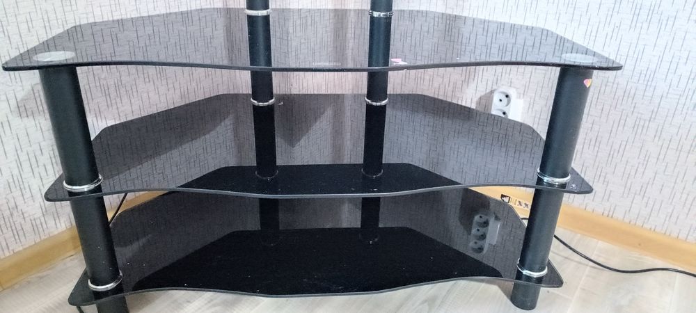 Стеклянная подставка для телевизора