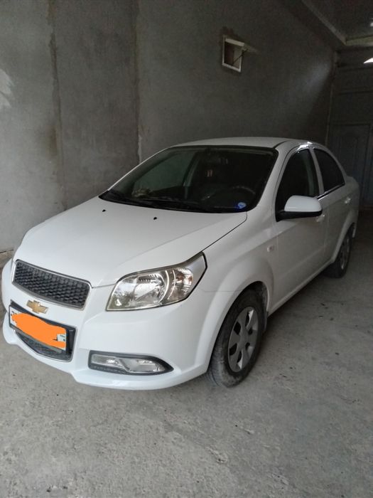 Автомомашина шевролет некся 3
