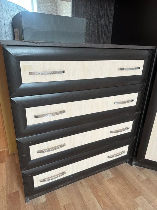 Продам угловой шкаф