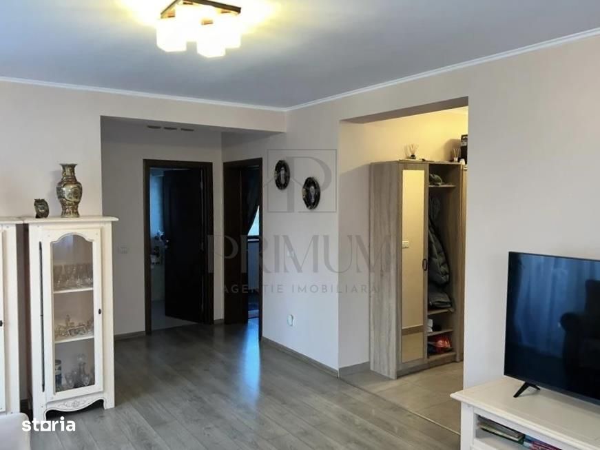 GIROC - 3 Camere - Etaj 1 - Pod cu intrare din apartament — fotografia 3