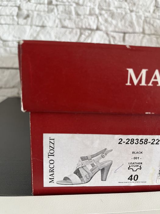 Продам босоножеи на каблуке