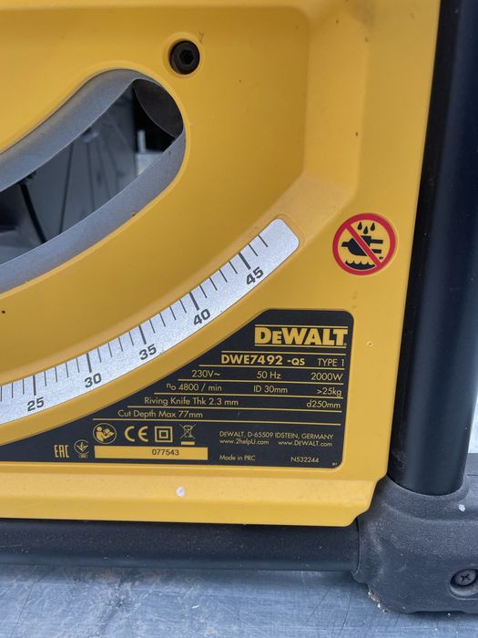DeWALT stol arrasi