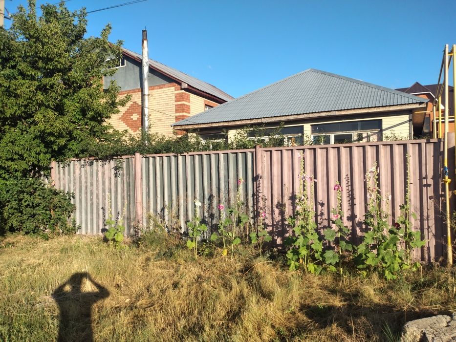 Продается два дома на одном участке