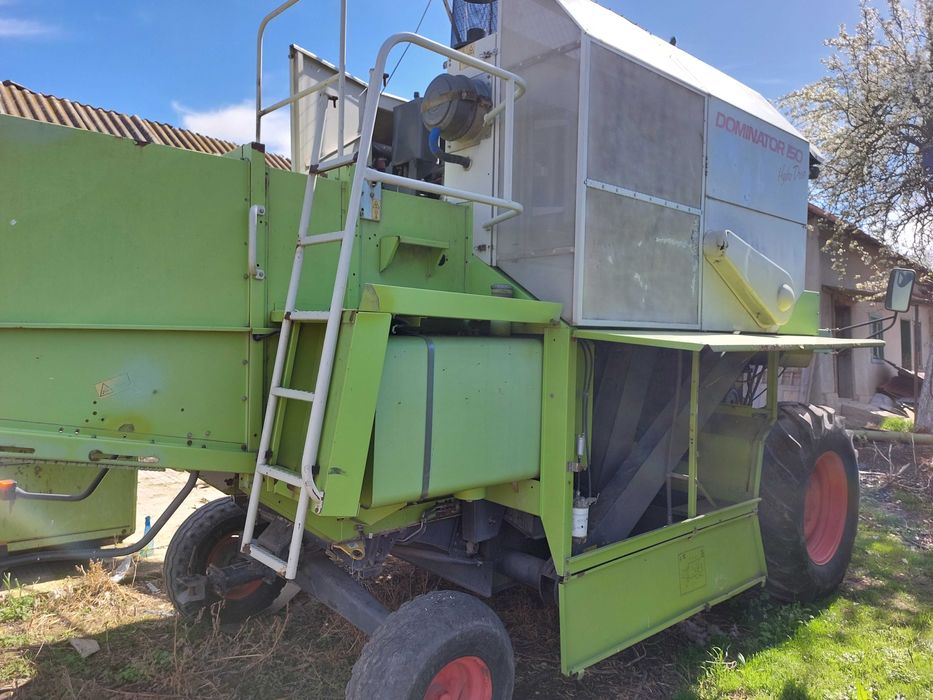 Combina Claas Dominator 150