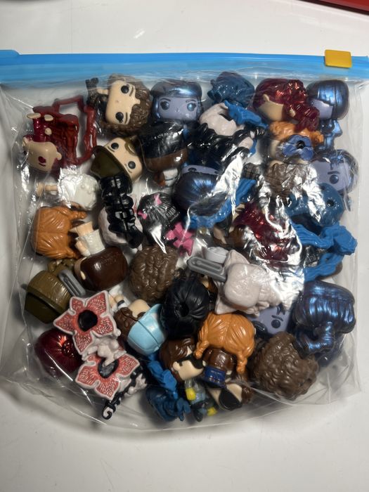 Kinder joy stranger things 40 figurines