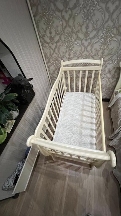 Детский манеж с матрасом