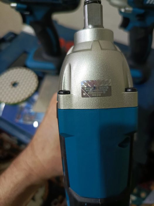 Продаю шруповерти Hilti sd 5000-a22 и Makita DTW 190.