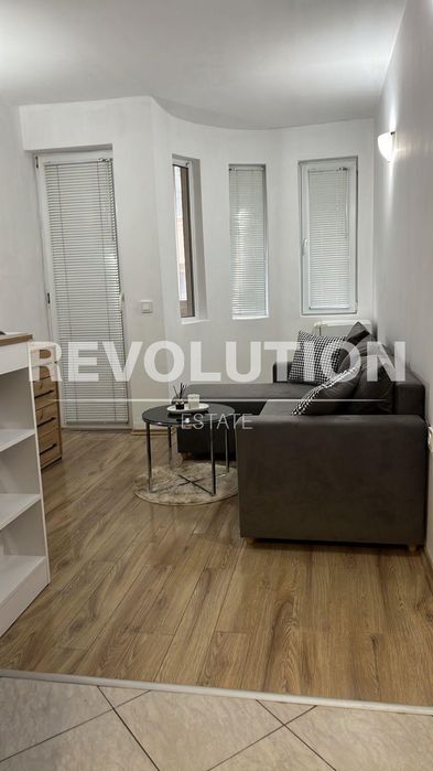 Дава се под наем Едностаен апартамент в Варна, Лятно кино Тракия - 26 кв.м за 298.86 € - Снимка #2