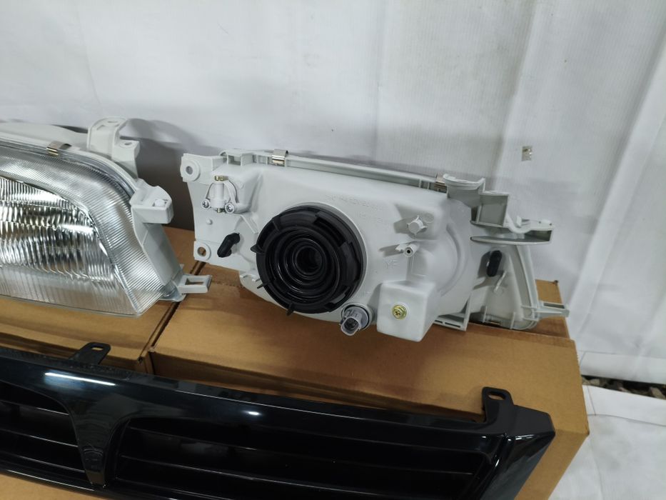 Фары передние Тойота Карина Е