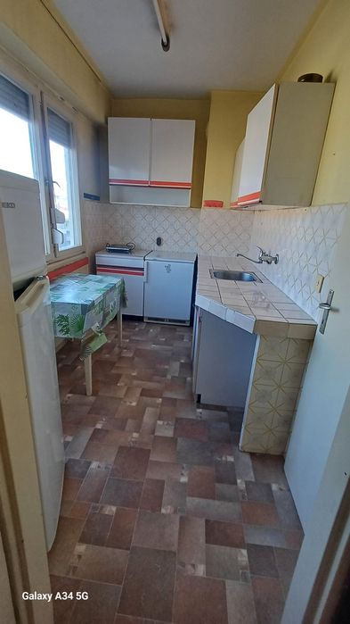 Дава се под наем многостаен апартамент в Кърджали