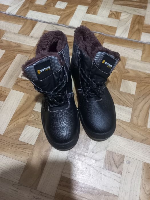 Продам спец обувь  43-размер зимние