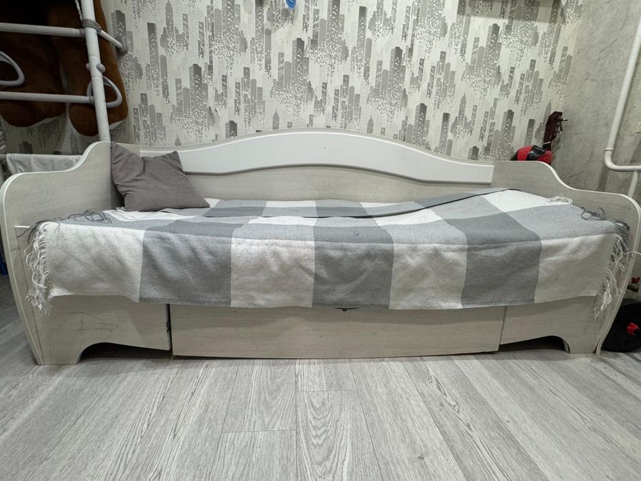 продам мебель в детскую