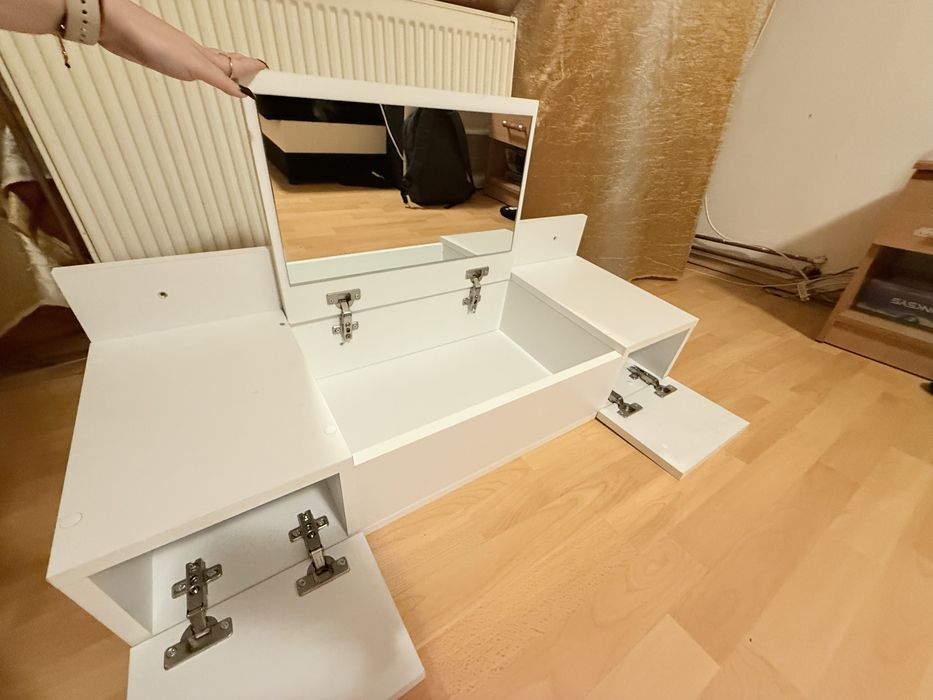 Măsuță de machiaj