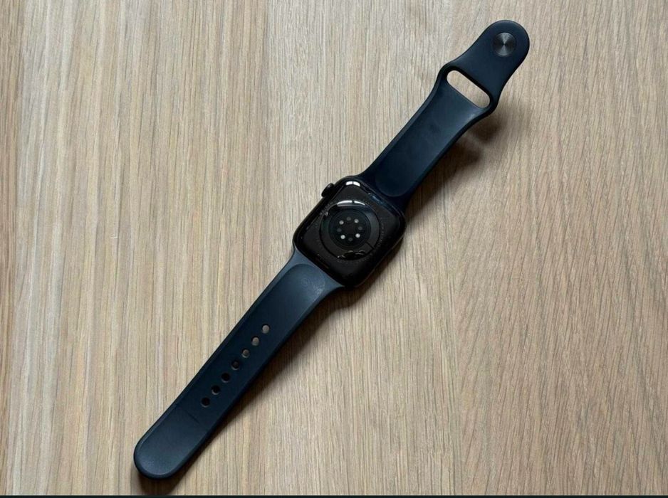 Apple Watch 8 : 45 MM; Black