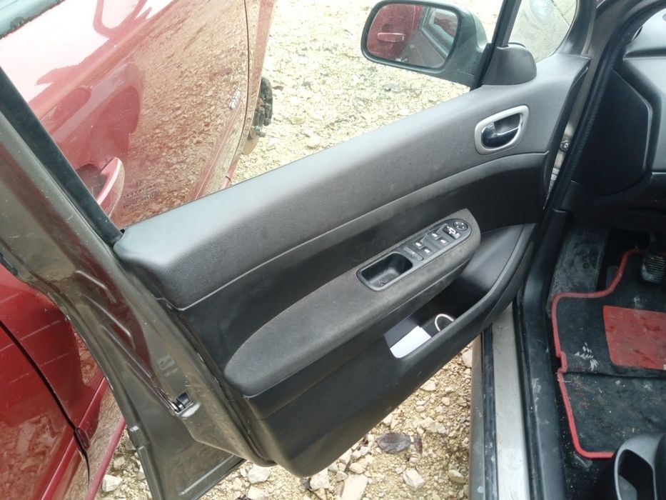 Пежо 307 хди 1.6 7 места Peugeot 307 1.6 hdi само на части