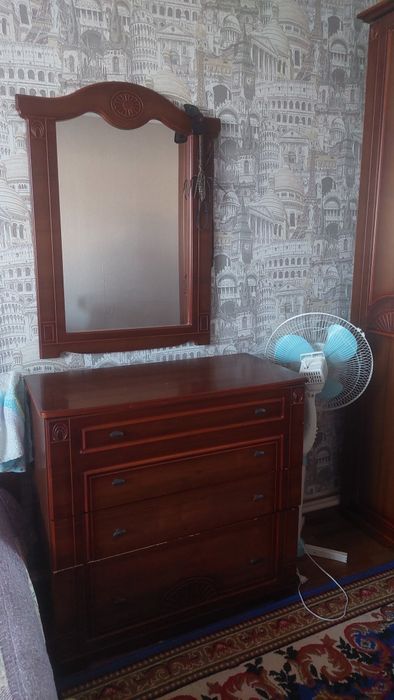 Продам спальный гарнитур