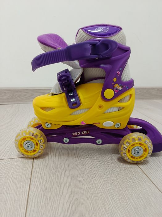 Role fetiță aproape noi