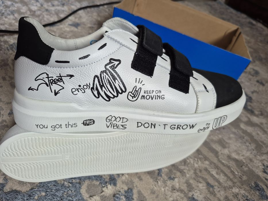 Продам кеды  39 размера