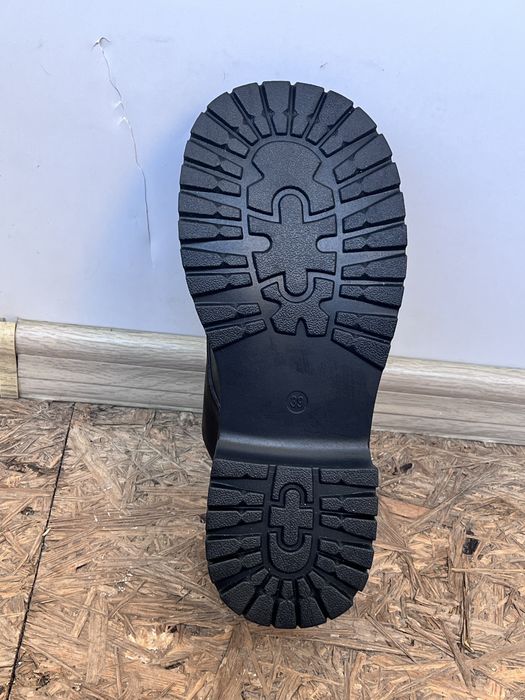 Продам лоферы (серые и черные)