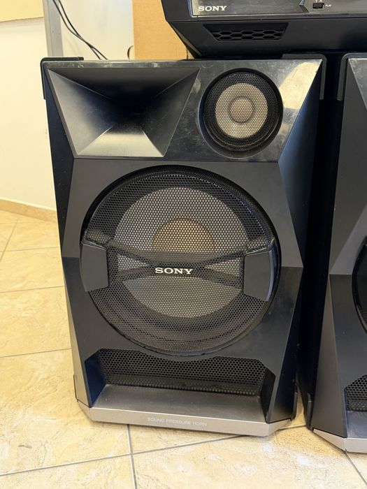 Продавам аудио система Sony Shake X-33