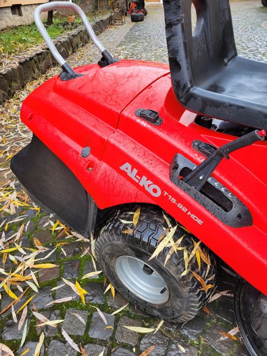 Tractoraş tuns gazon