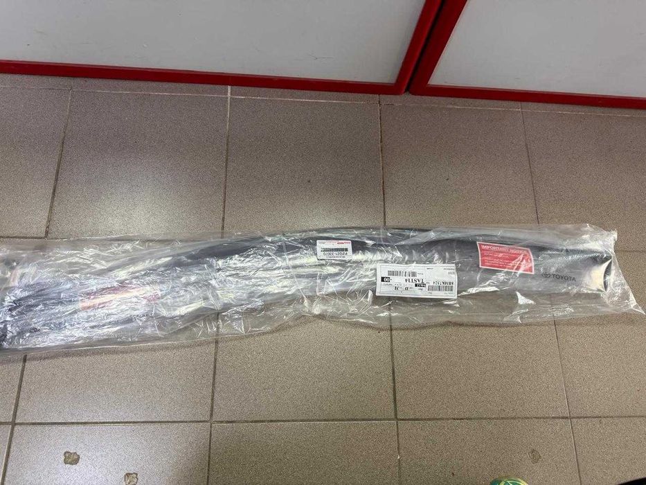 Ветровики Toyota  Camry 80 оригинал новые ветровик Тойота Камри