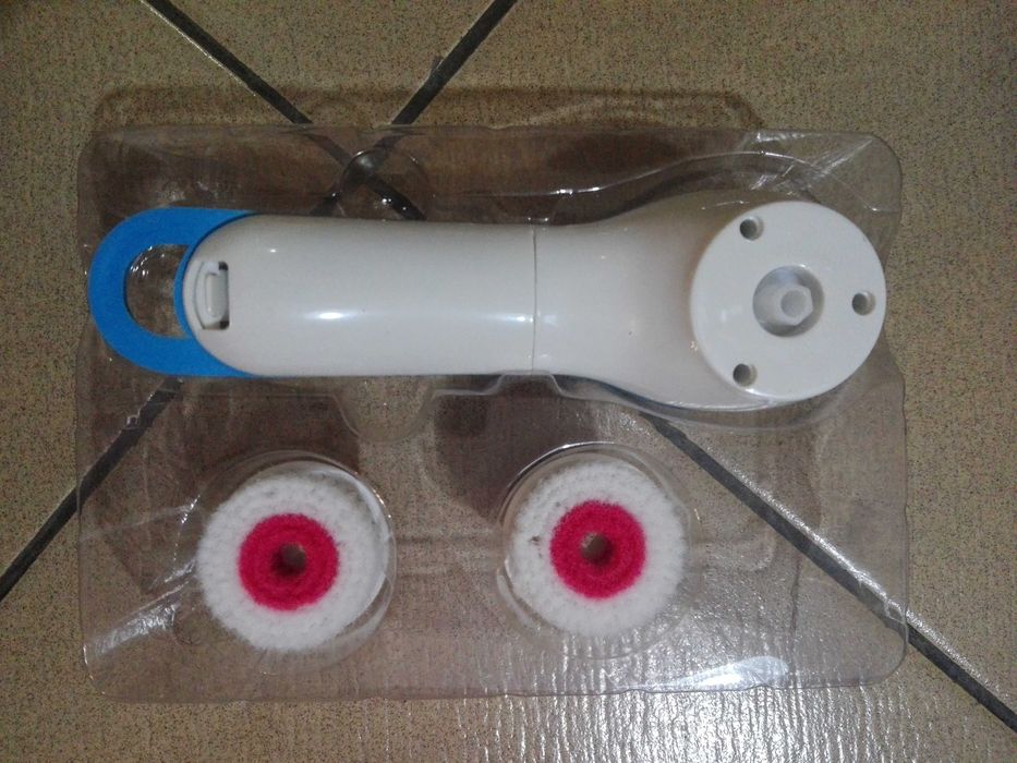 Електрическа четка за почистване на лице