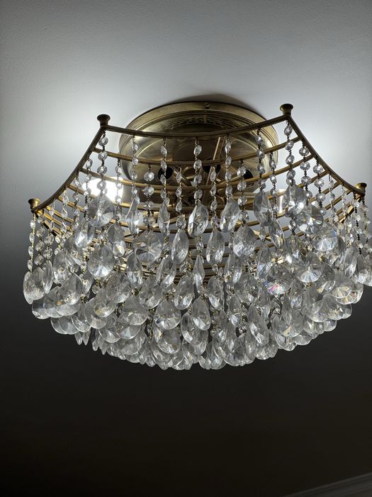 Продам люстры разных размеров