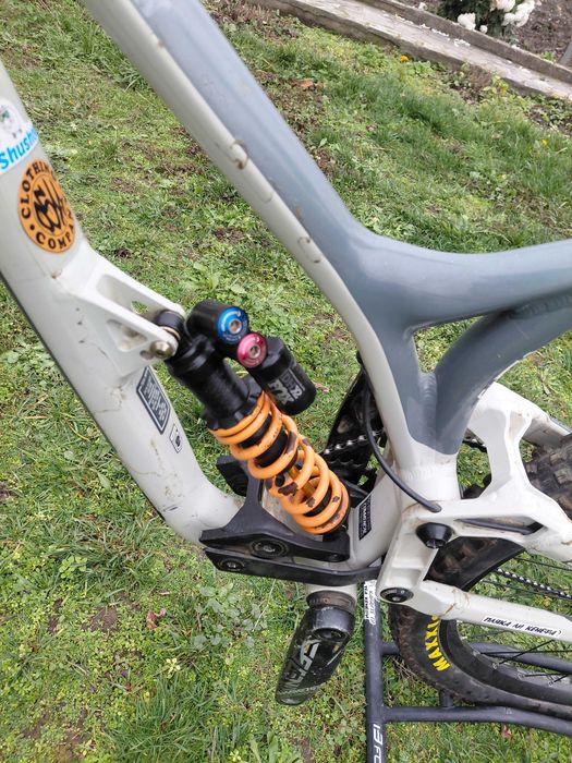 Продавам DH велосипед Commencal Supreme V4 Мулет