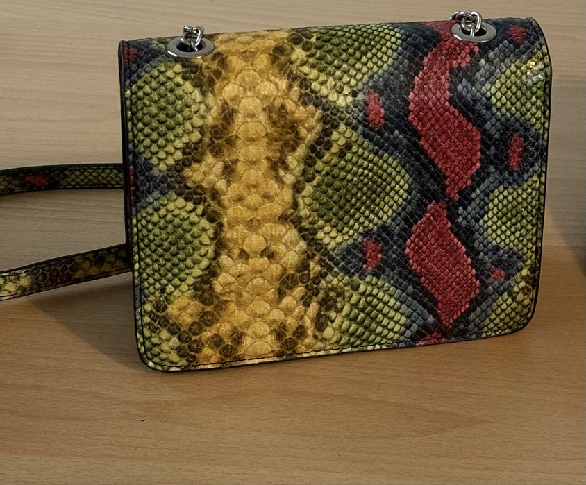 Чанта змийски принт pull&bear