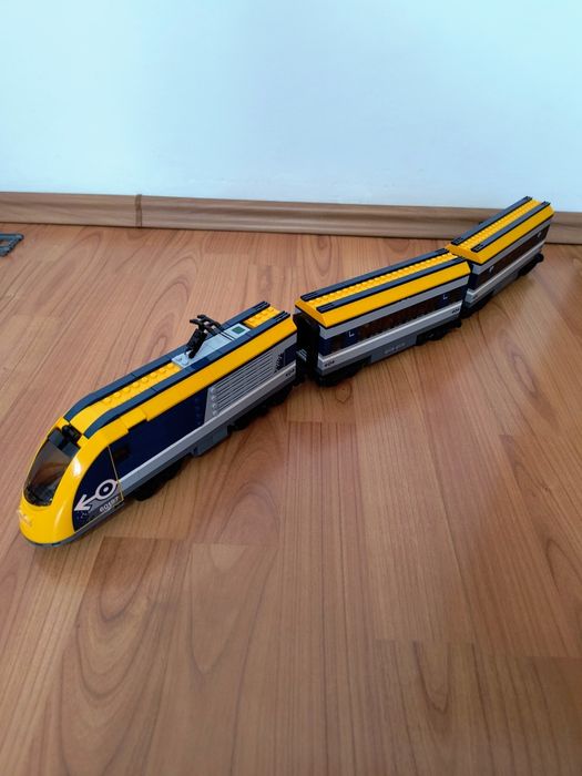 Vând Tren Electric Lego Model  60197