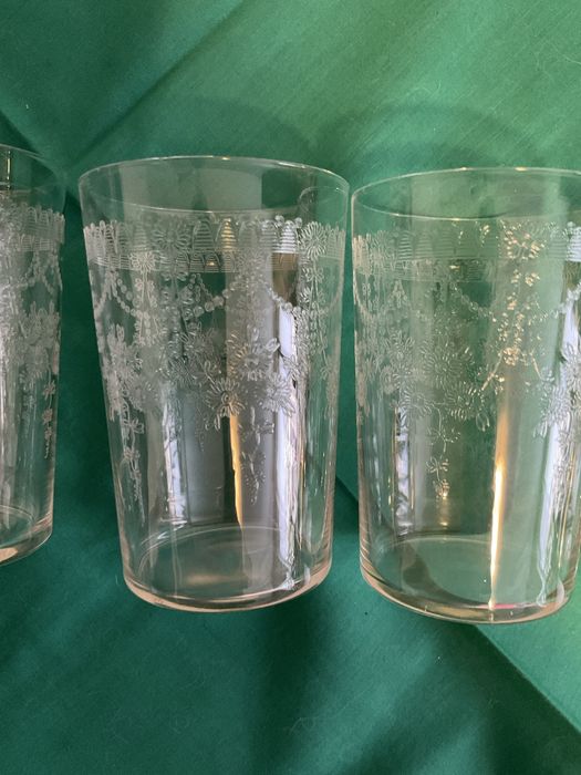 Cana Stranger Thinks,butoni,pahare Baccarat vechi,farfurii ceramica