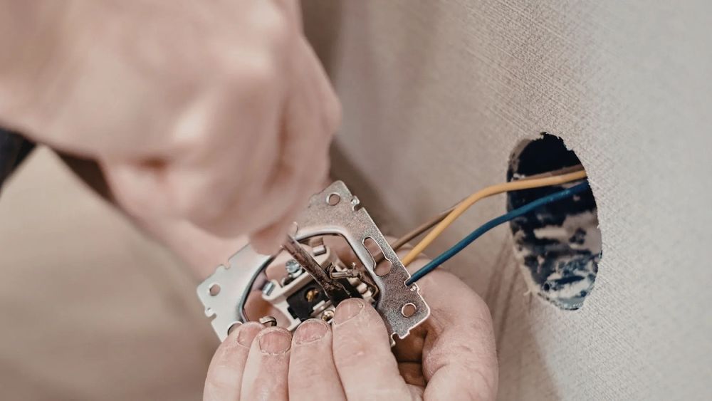 Electrician București