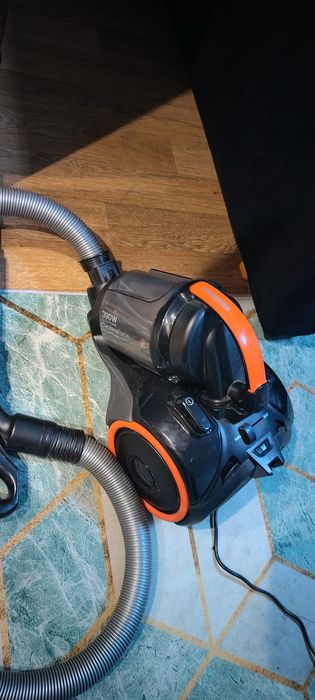 Рабочий пылесос в хорошем состоянии