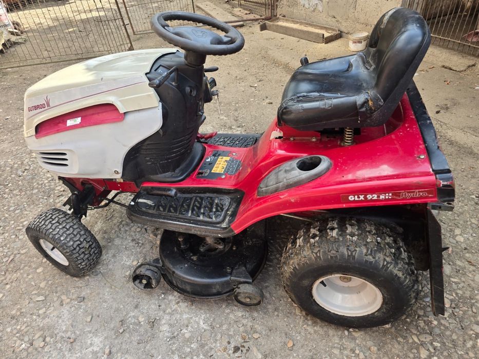 Tractoras tuns gazon