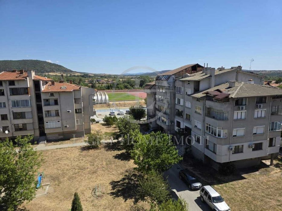 Реф. 2784 Тристаен Обзаведен / Гараж /  Стая / Таванско Помещение