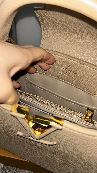Geanta Louis Vuitton Capucines piele naturala