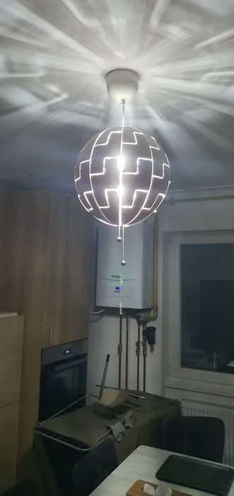 Vindem lustra tip glob