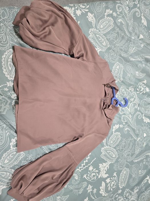 Красивая пудровая блузка