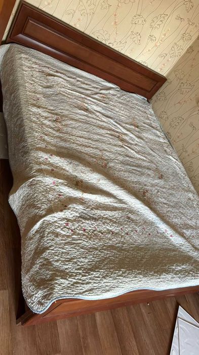 Кровать спальная