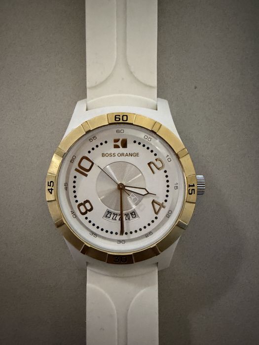 Продавам часовници Adidas и Hugo boss