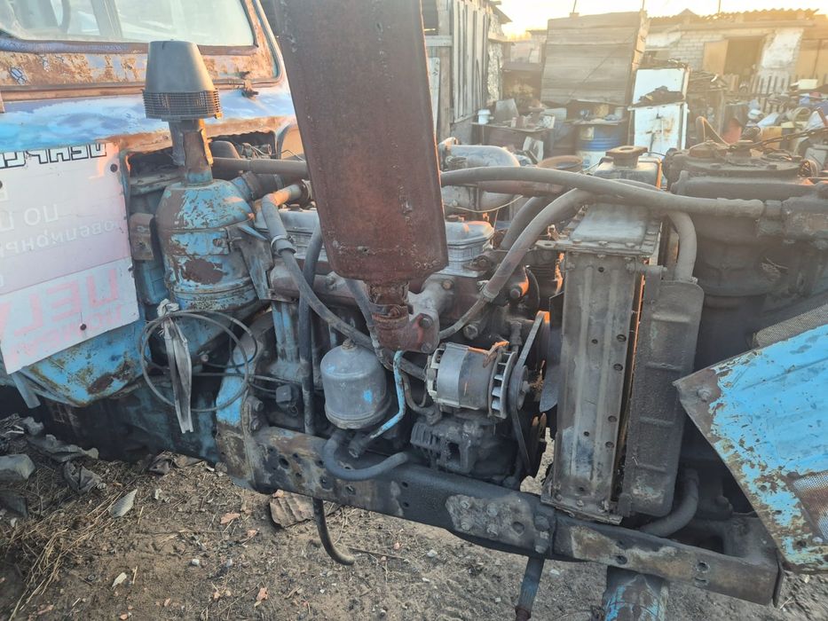 Трактор МТЗ 80 .