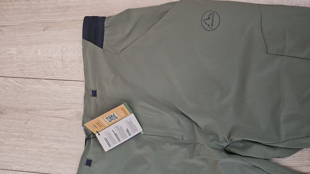 Vând pantaloni La Sportiva