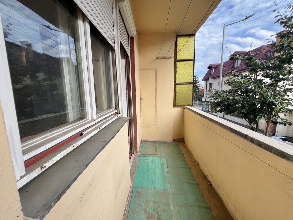Apartament cu 2 camere de vanzare str Luptei