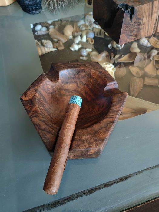 Арт пепелник за пури