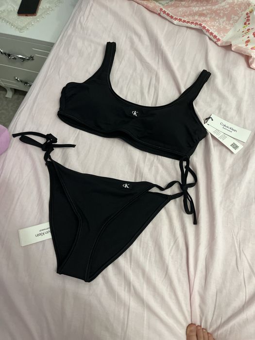 Нови оригинални бански на Calvin Klein