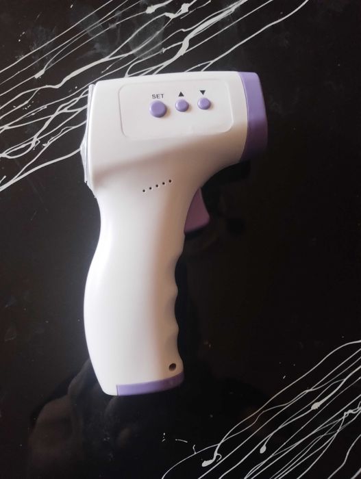 Безконтактен електронен термометър за тяло и обекти