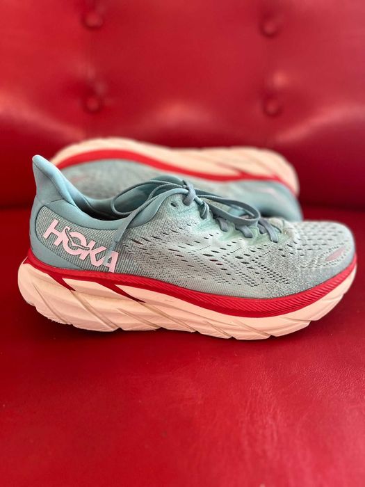 Hoka Clifton 8 – Mărimea 43 – Albastru/Roșu – Stare Bună