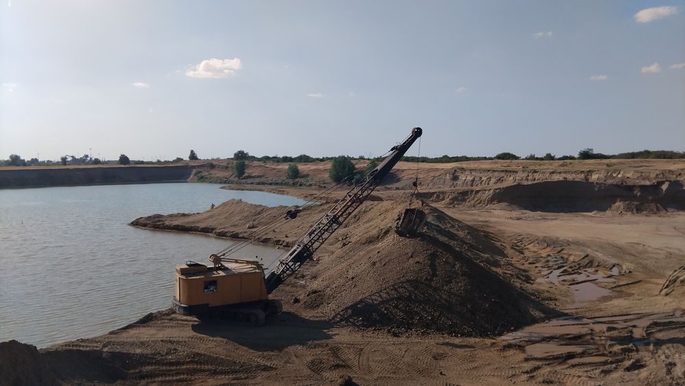 Draglina de vânzare sau de închiriat cu operator